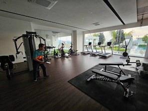 Apartment, 2 Bedrooms, Accessible, City View | Fitness facility