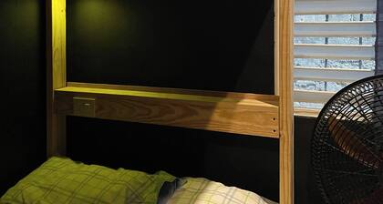 Room-bed, Breakfast and Vibe