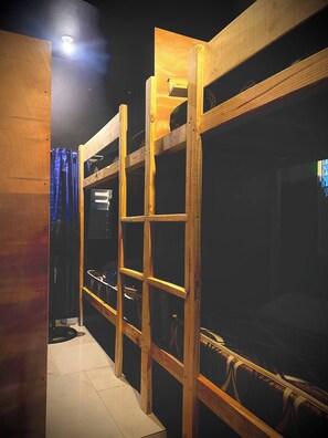 Dortoir Partagé, 1 chambre, fumeurs, balcon | 6 chambres