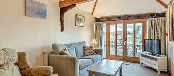 Pond View Cottage - UK48230