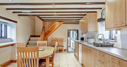 Pond View Cottage - UK48230