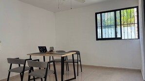 Gemeinsamer Schlafsaal, 1 Schlafzimmer, Raucher, Terrasse | Esszimmer