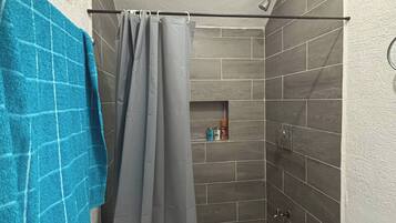 Shared Dormitory, 1 Bedroom, Smoking, Patio | Bilik Mandi