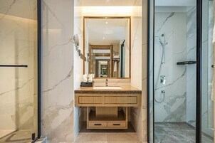 Superior King Room | Badrum | Tofflor