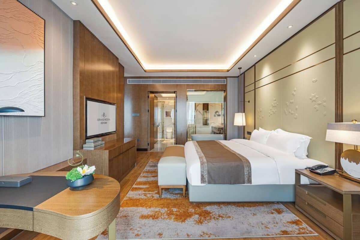 Junior Suite | Blackout drapes, WiFi (free)