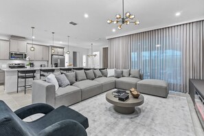 TV - Brand New 07 Bedrooms At Solara Resort (Kissimmee)