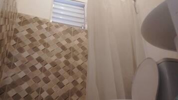 Dormitorio compartido, 1 habitación, para fumadores | Baño