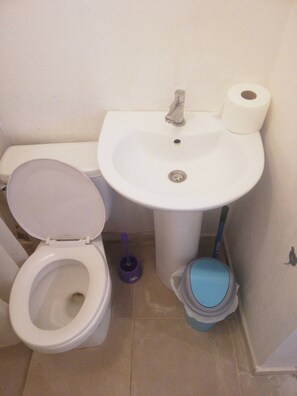 Shared Dormitory, 1 Bedroom, Smoking | Bathroom