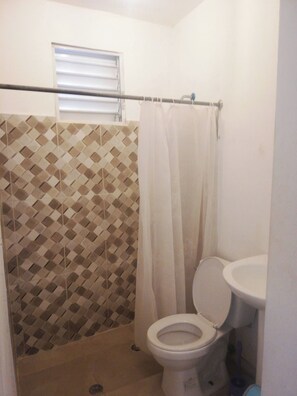 Dortoir Partagé, 1 chambre, fumeurs | Salle de bain