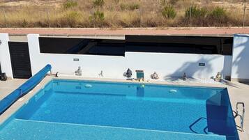 Utomhuspool och uppvärmd pool