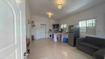 Kamar, 1 kamar tidur, Boleh Merokok, balkon | Ruang keluarga | Buku