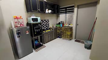 Apartment, 3 Bedrooms, City View | Private kitchen