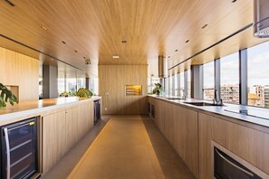 Fridge, microwave, cookware/dishes/utensils - Carlos Gomes Square by My Way (Porto Alegre)