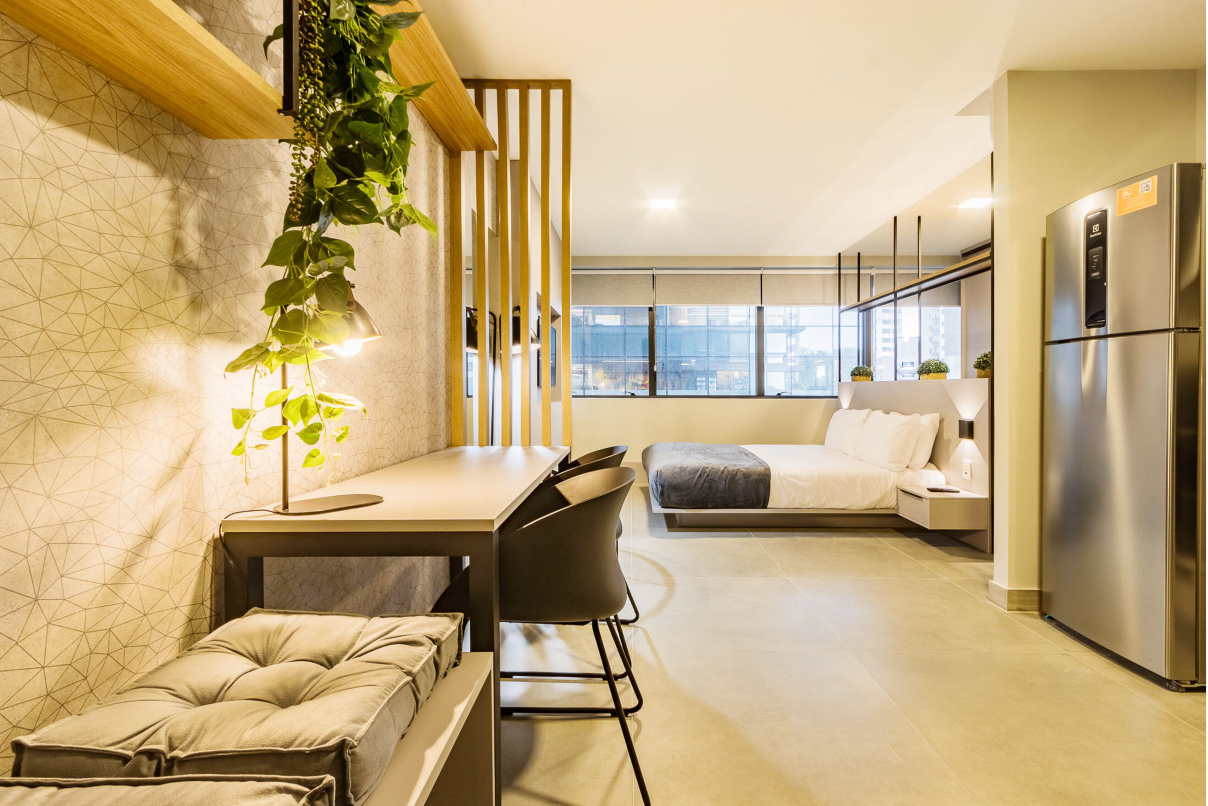 Apartamento premium | Cozinha privada | Geladeira, micro-ondas, talheres/pratos/utensílios de cozinha