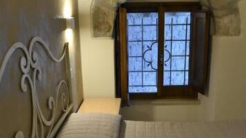 Bureau, Wi-Fi gratuit, draps fournis