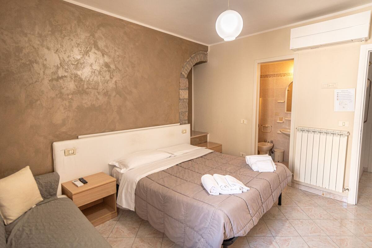 Desk, WiFi (free), bed sheets