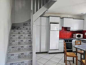 Micro-ondes, four, plaque de cuisson, lave-vaisselle