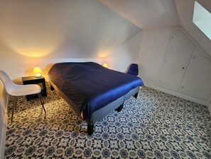Fer et planche à repasser, draps fournis