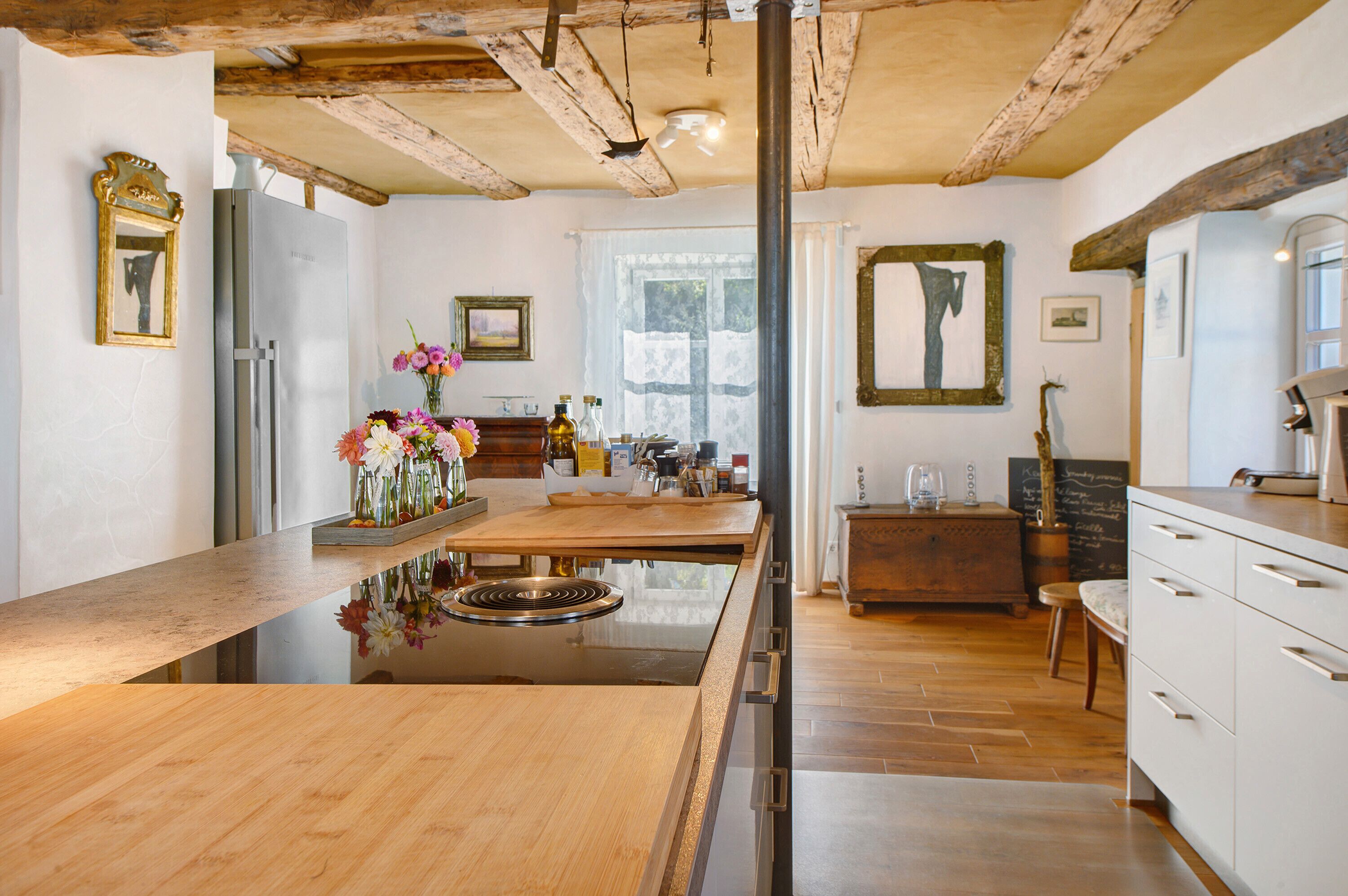 Geladeira, micro-ondas, fogão, cooktop