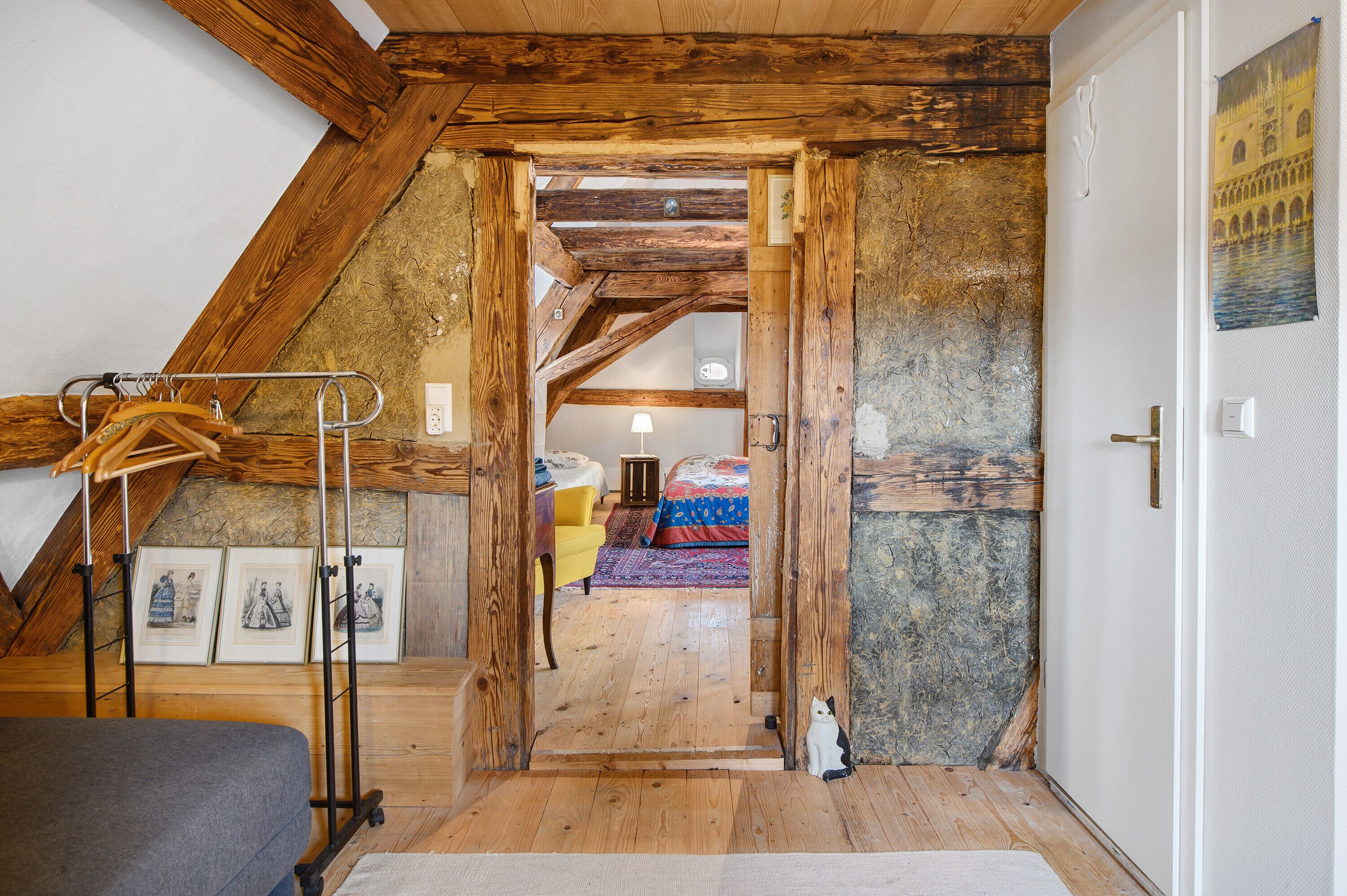 4 habitaciones, tabla de planchar con plancha, wifi y ropa de cama 