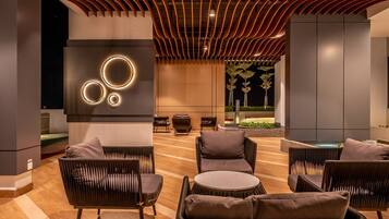 Appart'hôtel, 2 chambres, balcon, vue ville | Bar lounge
