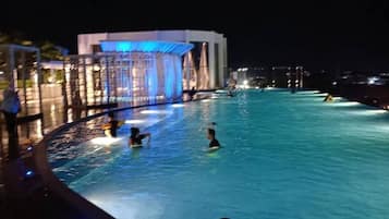 Condo, 2 Bedrooms, Balcony, City View | Kolam renang | Kolam renang terbuka