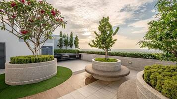 Appart'hôtel, 2 chambres, balcon, vue ville | Terrasse/Patio