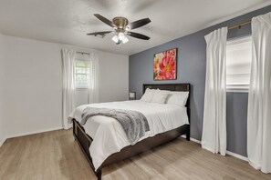 5 soverom, strykejern/-brett, wi-fi og sengetøy