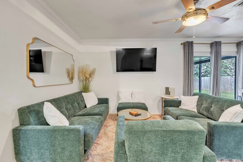 The Heisman House - game room - Sleeps 17