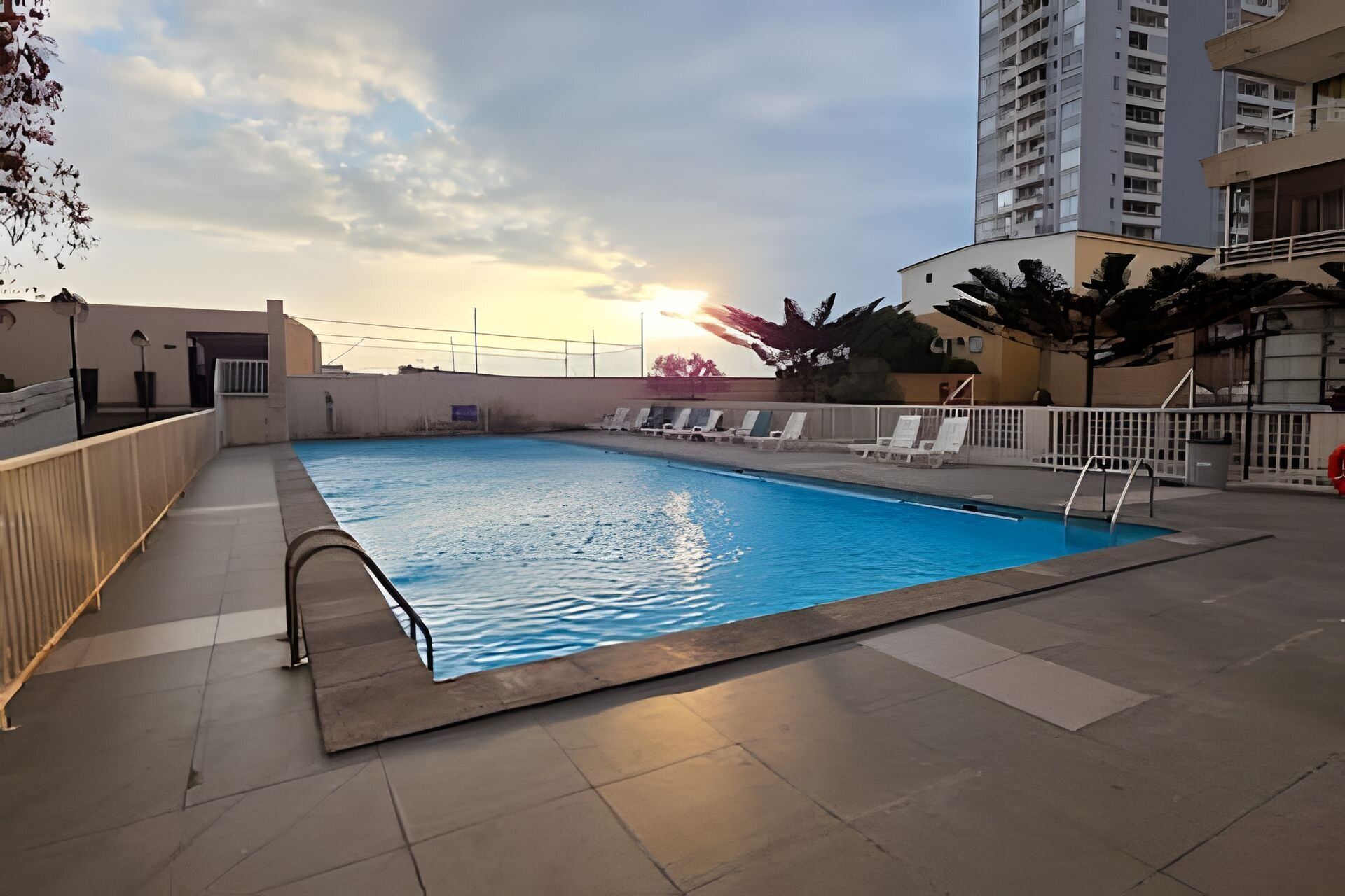 公寓 | 泳池 | 季節性室外泳池