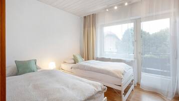 1 bedroom, bed sheets