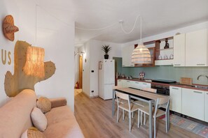 Interior - Apartment 'Cactus Home' with Sea View and Wi-Fi (Riva Ligure)