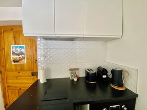 Micro-ondes, four, plaque de cuisson, lave-vaisselle