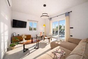 Télévision, table de tennis de table