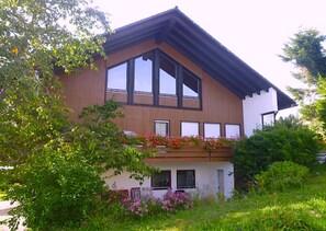 Exterior - Holiday Apartment 'Im Haus Vita' with Shared Terrace and Shared Garden (Dachsberg)