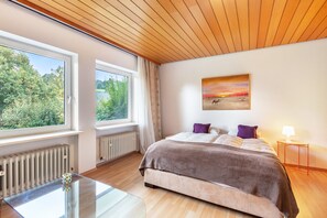 1 bedroom, bed sheets - Holiday Apartment 'Im Haus Vita' with Shared Terrace and Shared Garden (Dachsberg)