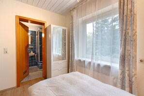 1 多间卧室、床单