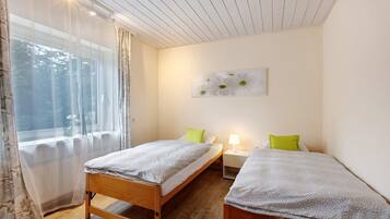 1 bedroom, bed sheets