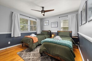 4 bedrooms, iron/ironing board, WiFi