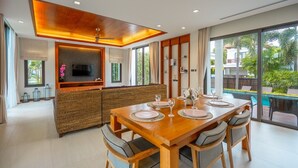 Ảnh chưa phân loại, 2 trong số 32 ảnh, nút