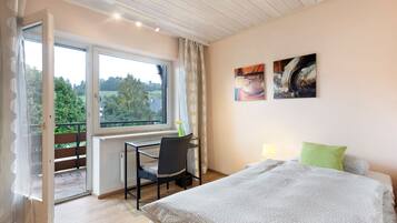 1 bedroom, bed sheets