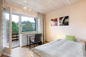 1 bedroom, bed sheets