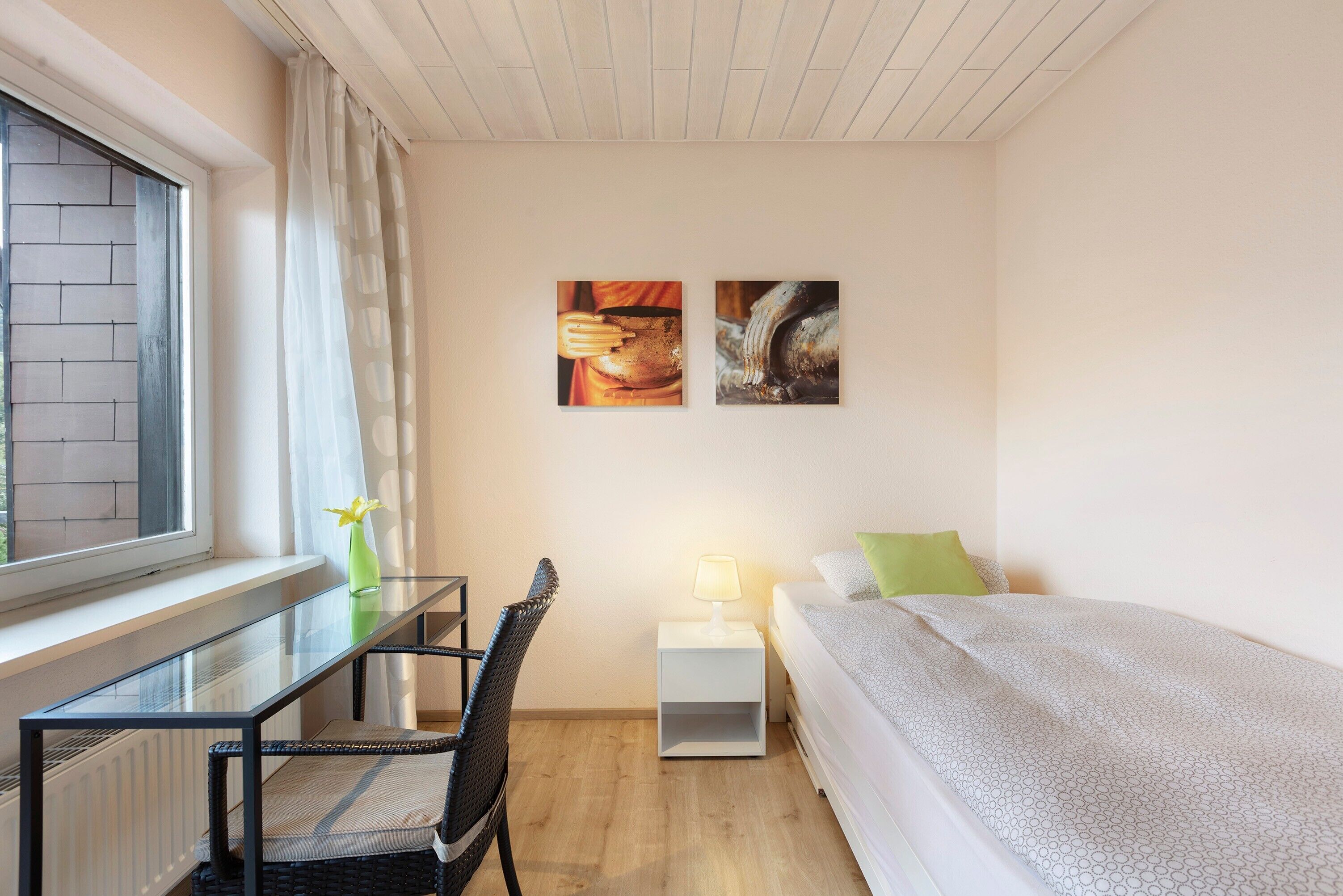 1 bedroom, bed sheets