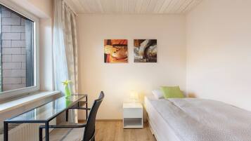 1 bedroom, bed sheets