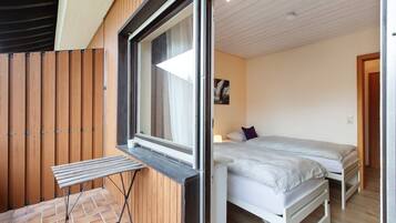 1 bedroom, bed sheets