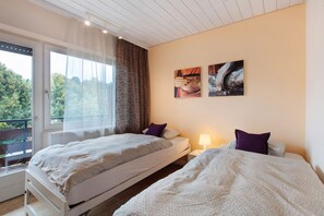 1 bedroom, bed sheets