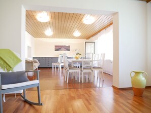 Interior - Room 'Doppelzimmer - Nr 4' with Shared Terrace, Shared Garden and Balcony (Dachsberg)