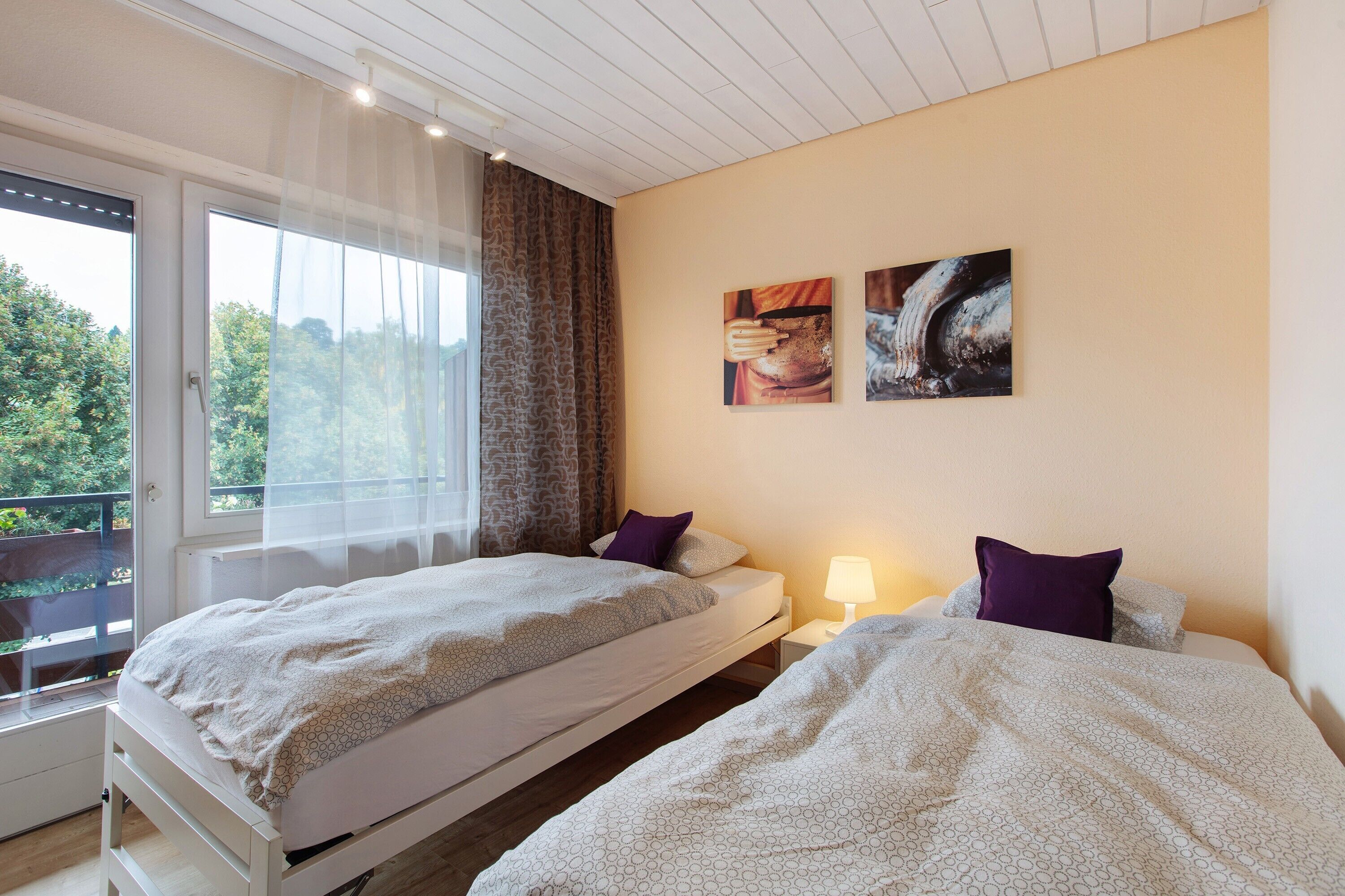 1 bedroom, bed sheets