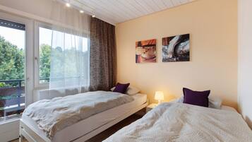 1 bedroom, bed sheets