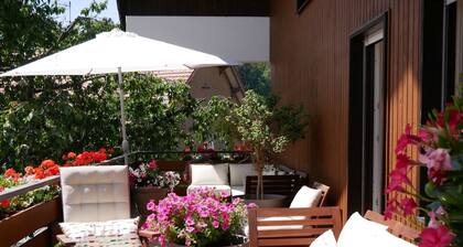 Apartment 'Nr 3' mit gemeinsamer Terrasse, gemeinsamem Garten und Balkon